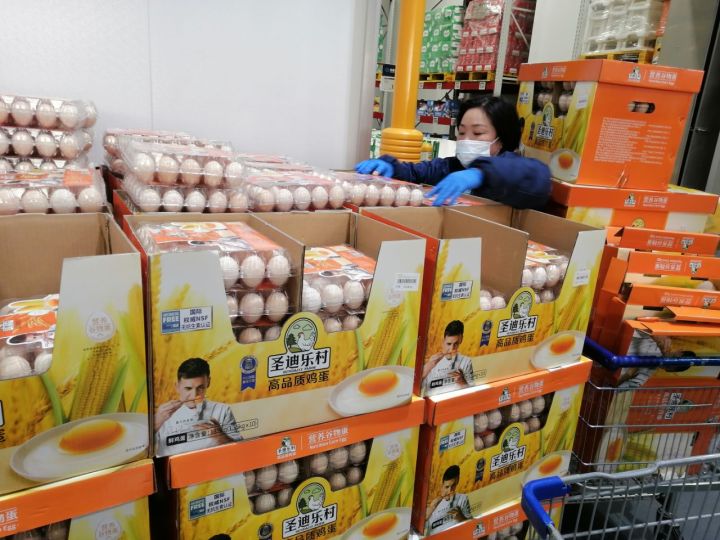 导购加班上货 (5).jpg