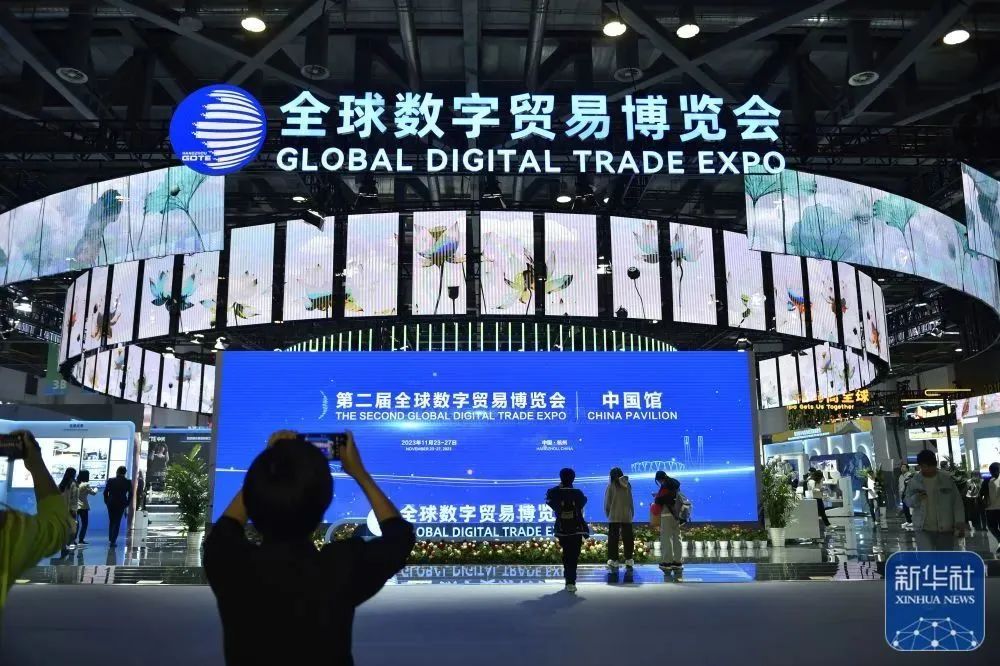 颠覆传统饲喂模式?铁骑力士在全球数贸会上实力“圈粉”